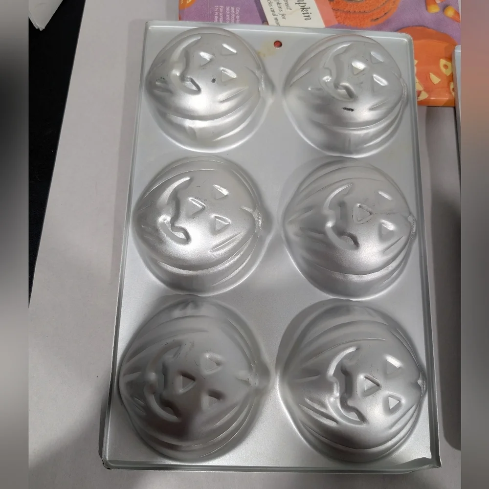 Vintage 1989 Wilton Mini Pumpkin Cake Pan - Silver
